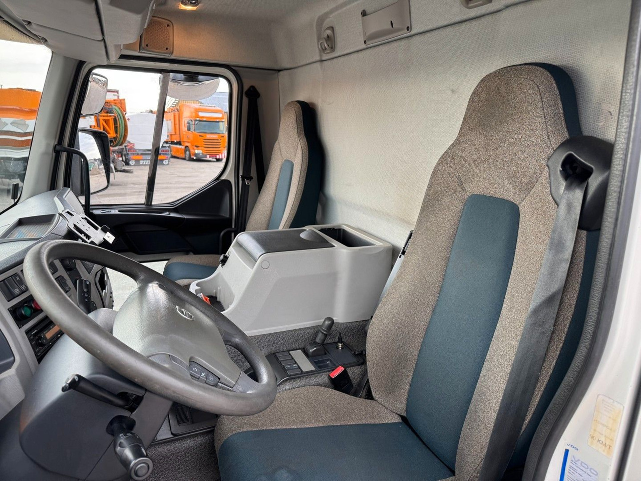 Volvo FE320 6x2*4 Frigoblock FK25SL 9.9 m Frigobox - شاحنة الفريزر: صورة 5 Volvo FE320 6x2*4 Frigoblock FK25SL 9.9 m Frigobox - شاحنة الفريزر: صورة 5