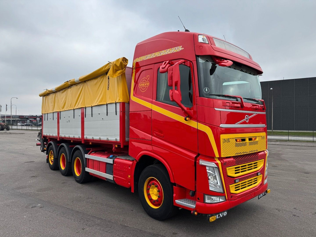 Volvo FH500 8x4*4 Tip / Palfinger Epsilon Q170L - شاحنة كرين: صورة 4 Volvo FH500 8x4*4 Tip / Palfinger Epsilon Q170L - شاحنة كرين: صورة 4