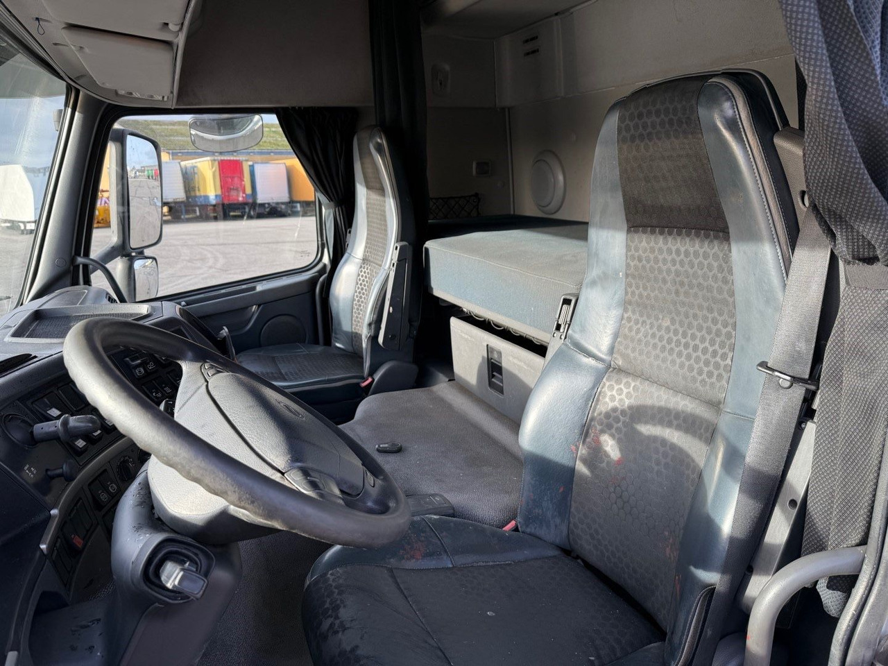 Volvo FM 410 6x2 Euro 5 - شاحنات مسطحة: صورة 5 Volvo FM 410 6x2 Euro 5 - شاحنات مسطحة: صورة 5