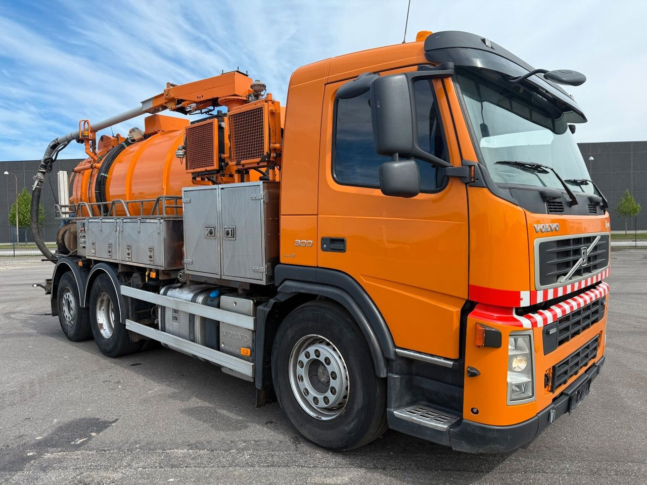 Volvo FM300 6x2*4 Simon Moos 10.500 l. Combi / Tipper - شاحنة الشفط: صورة 2 Volvo FM300 6x2*4 Simon Moos 10.500 l. Combi / Tipper - شاحنة الشفط: صورة 2