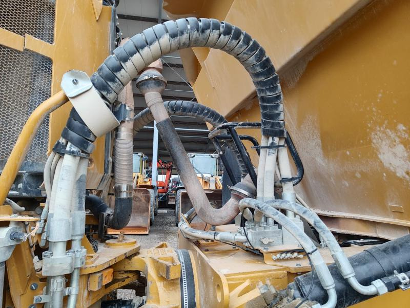 شاحنة قلاب مفصلية Caterpillar 740GC: صورة 8