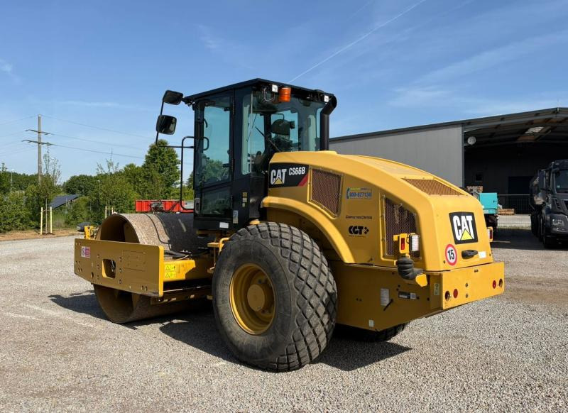 Caterpillar CS66B - مدحلة ضاغطة: صورة 1 Caterpillar CS66B - مدحلة ضاغطة: صورة 1