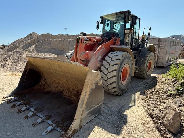 Hitachi ZW220-6 - اللودر بعجل: صورة 2 Hitachi ZW220-6 - اللودر بعجل: صورة 2