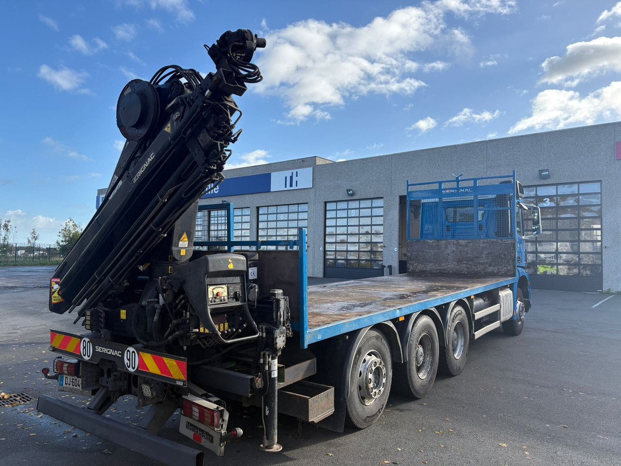 Mercedes Arocs 3240 - شاحنات مسطحة: صورة 3 Mercedes Arocs 3240 - شاحنات مسطحة: صورة 3