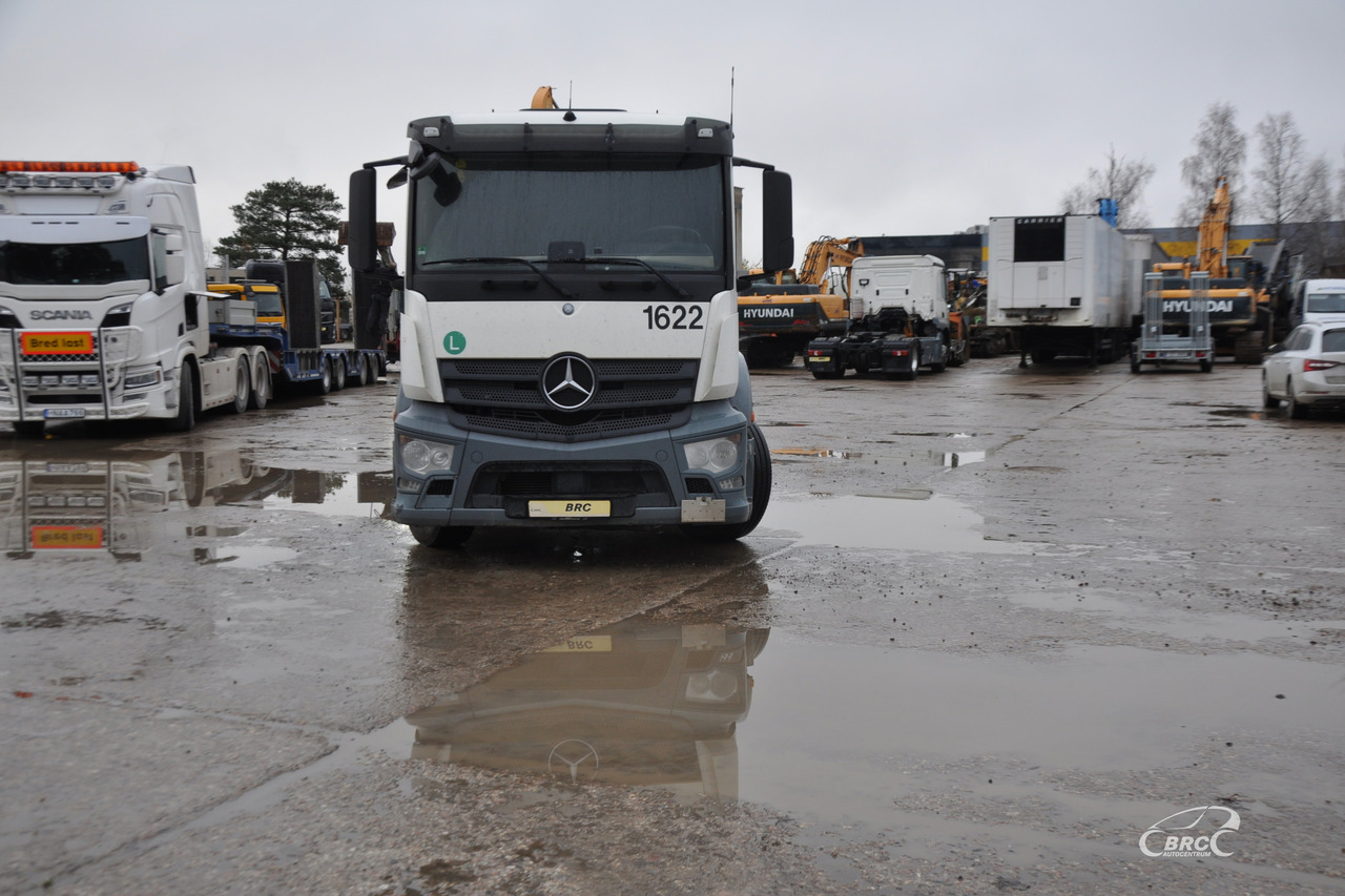Mercedes-Benz Actros - وحدة جر: صورة 2 Mercedes-Benz Actros - وحدة جر: صورة 2