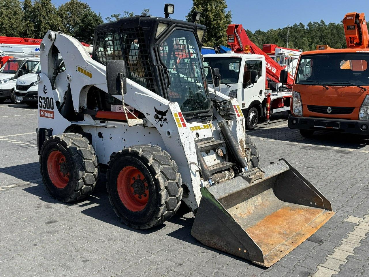 Bobcat S300 Joystick Mini Ładowarka Waga 3692kg - شيول صغير: صورة 3 Bobcat S300 Joystick Mini Ładowarka Waga 3692kg - شيول صغير: صورة 3