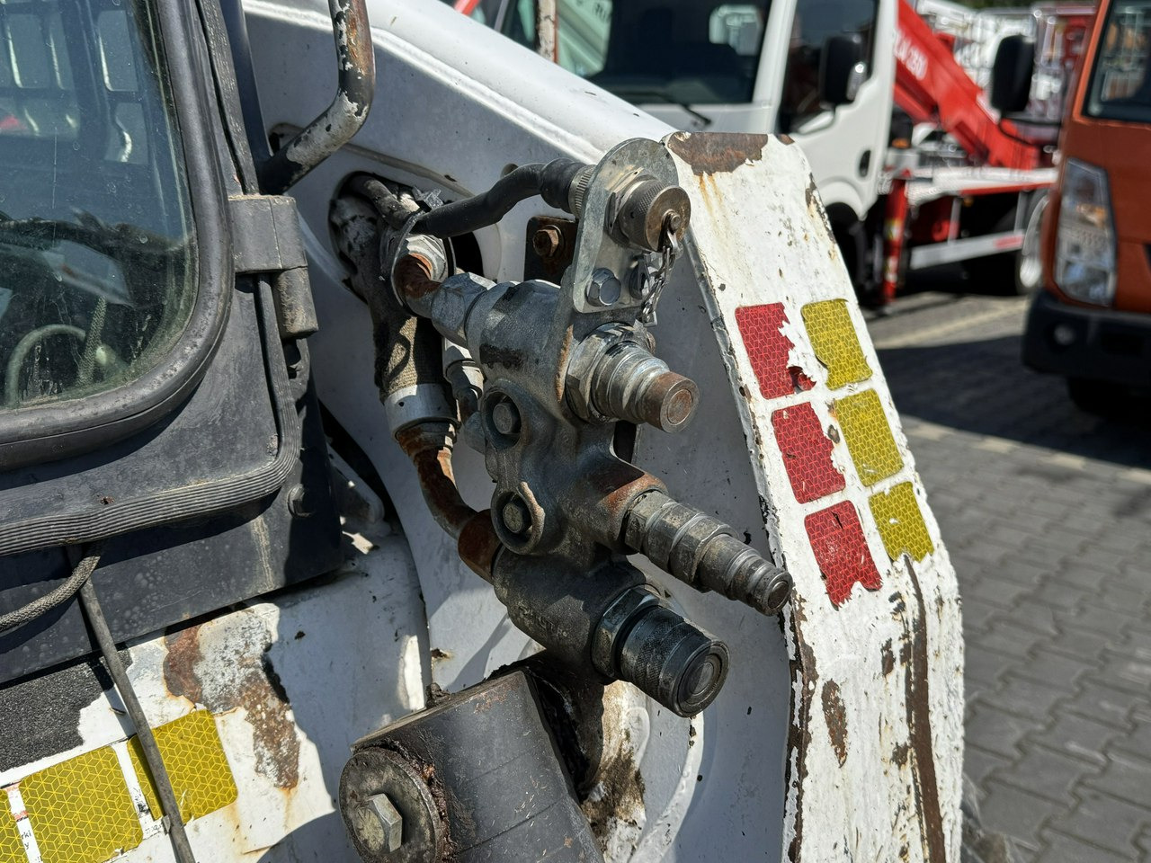Bobcat S300 Joystick Mini Ładowarka Waga 3692kg - شيول صغير: صورة 4 Bobcat S300 Joystick Mini Ładowarka Waga 3692kg - شيول صغير: صورة 4