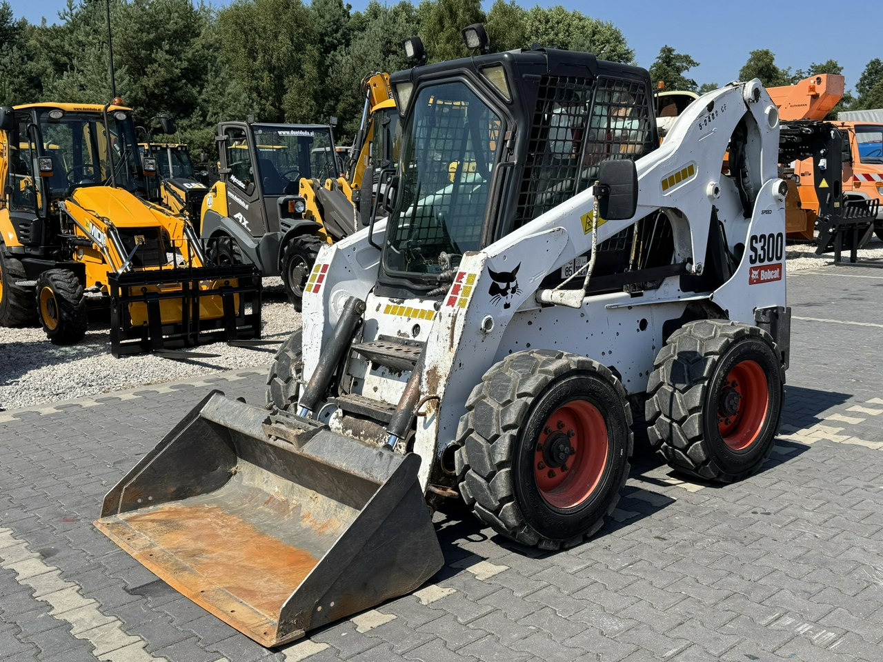 Bobcat S300 Joystick Mini Ładowarka Waga 3692kg - شيول صغير: صورة 1 Bobcat S300 Joystick Mini Ładowarka Waga 3692kg - شيول صغير: صورة 1