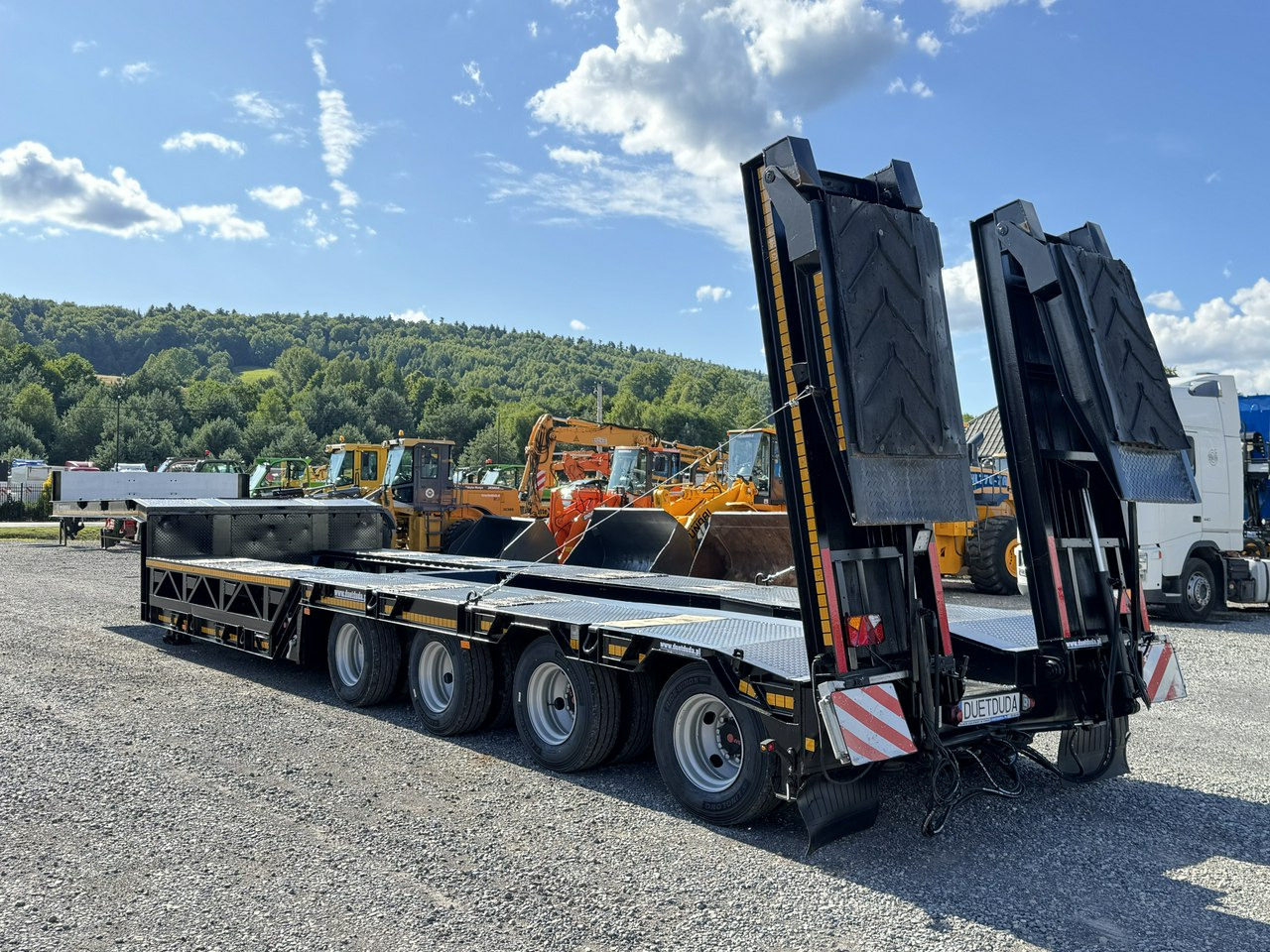 Bodex 4 osiowa NN4J Niskopodwoziówka Niskopodwozie Nowe Opony - عربة منخفضة مسطحة نصف مقطورة: صورة 1 Bodex 4 osiowa NN4J Niskopodwoziówka Niskopodwozie Nowe Opony - عربة منخفضة مسطحة نصف مقطورة: صورة 1