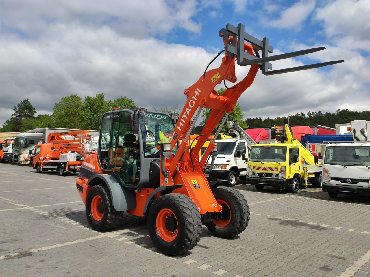 Hitachi ZW75 Wheel Loader Szybko-Złącze Widły Stan Bardzo Dobry - اللودر بعجل: صورة 2 Hitachi ZW75 Wheel Loader Szybko-Złącze Widły Stan Bardzo Dobry - اللودر بعجل: صورة 2