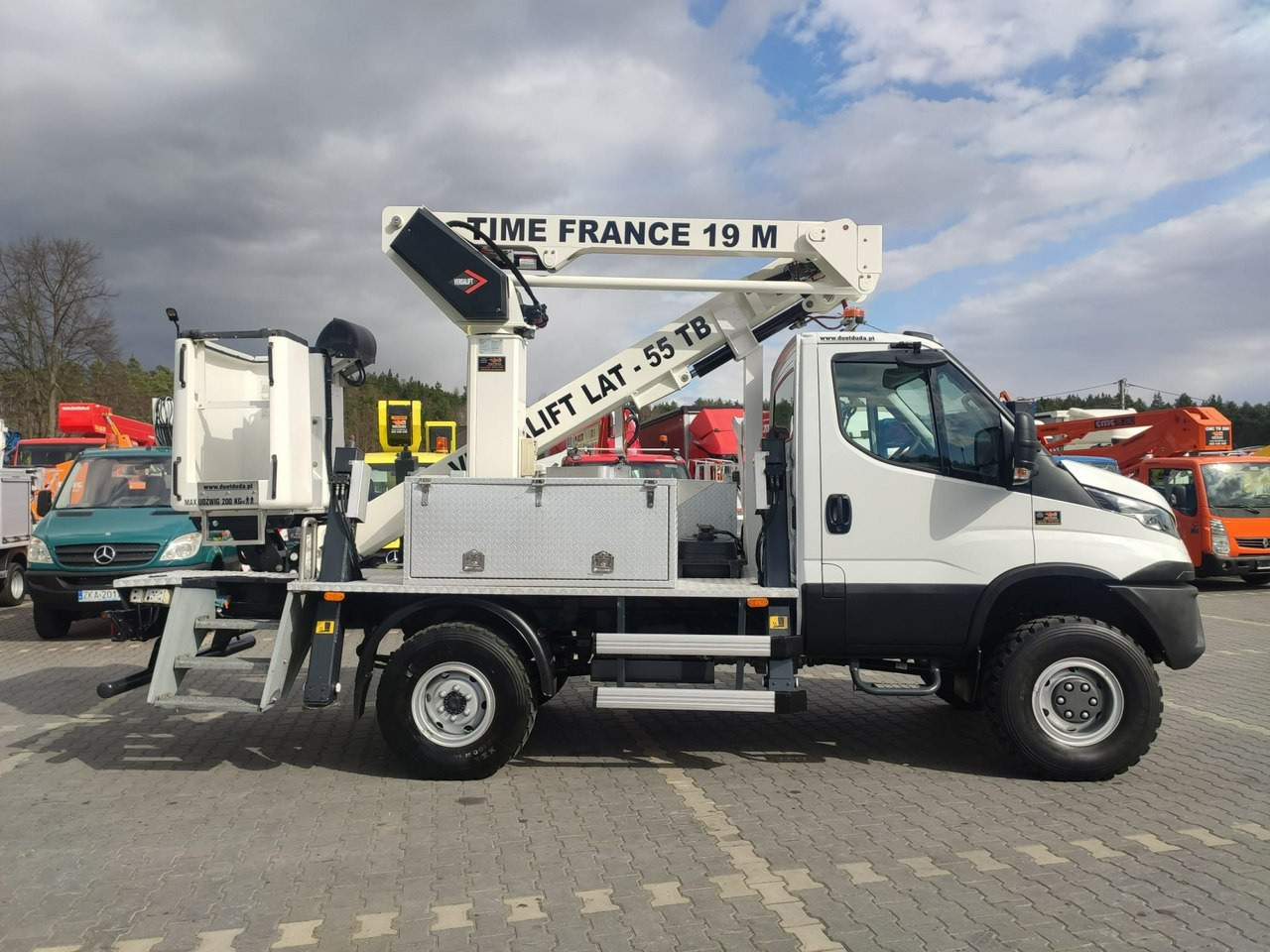 منصة تلسكوبية محمولة على شاحنة Iveco Daily 55S17W 4x4 Zwyżka 19m Versalift Lat 55 TB Time France: صورة 10 منصة تلسكوبية محمولة على شاحنة Iveco Daily 55S17W 4x4 Zwyżka 19m Versalift Lat 55 TB Time France: صورة 10