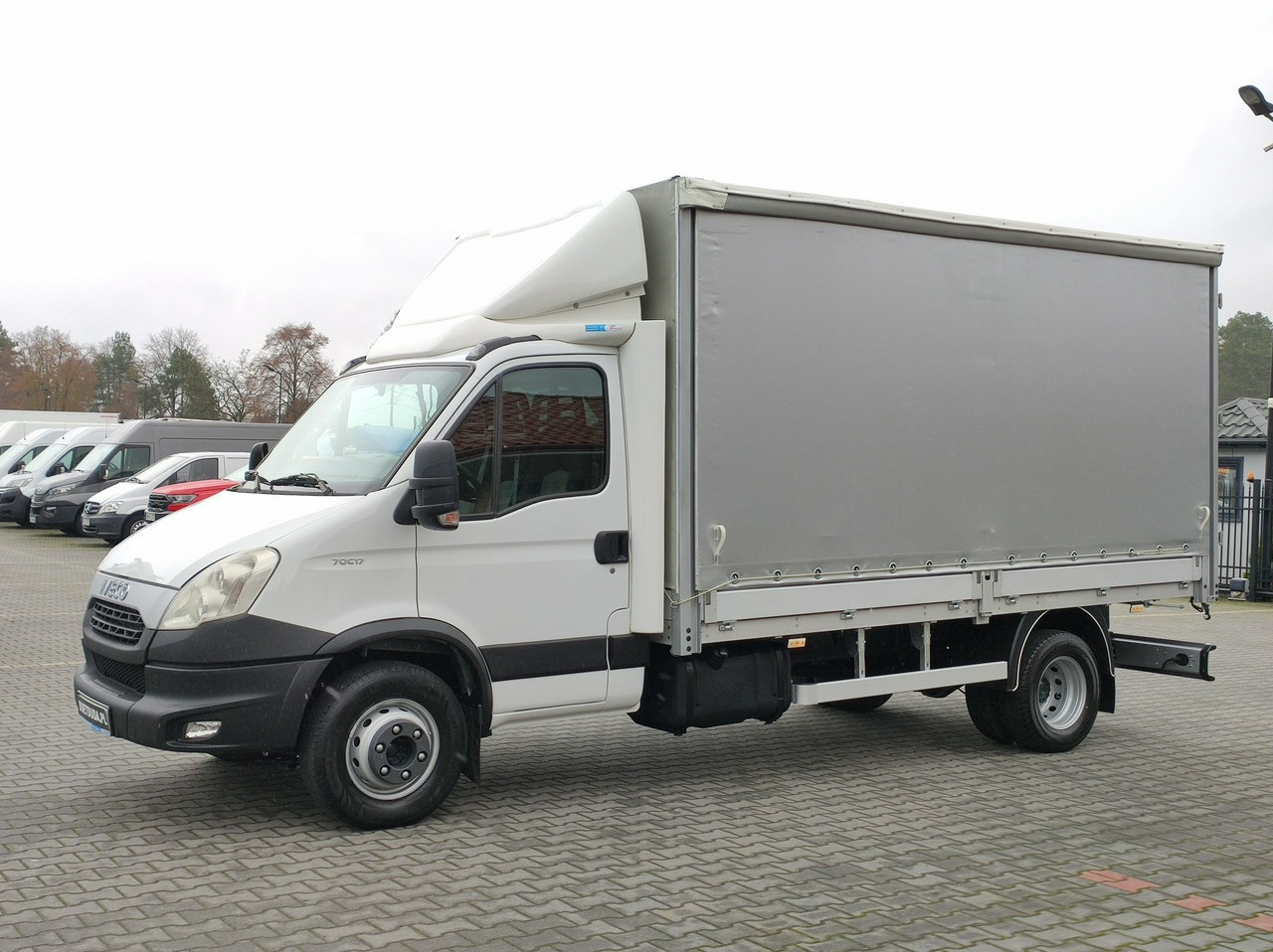 Iveco Daily 70C17 Firana Tył Drzwi Zadbany w Pełni Sprawny Super Stan - شاحنة ستارة جانبية: صورة 2 Iveco Daily 70C17 Firana Tył Drzwi Zadbany w Pełni Sprawny Super Stan - شاحنة ستارة جانبية: صورة 2