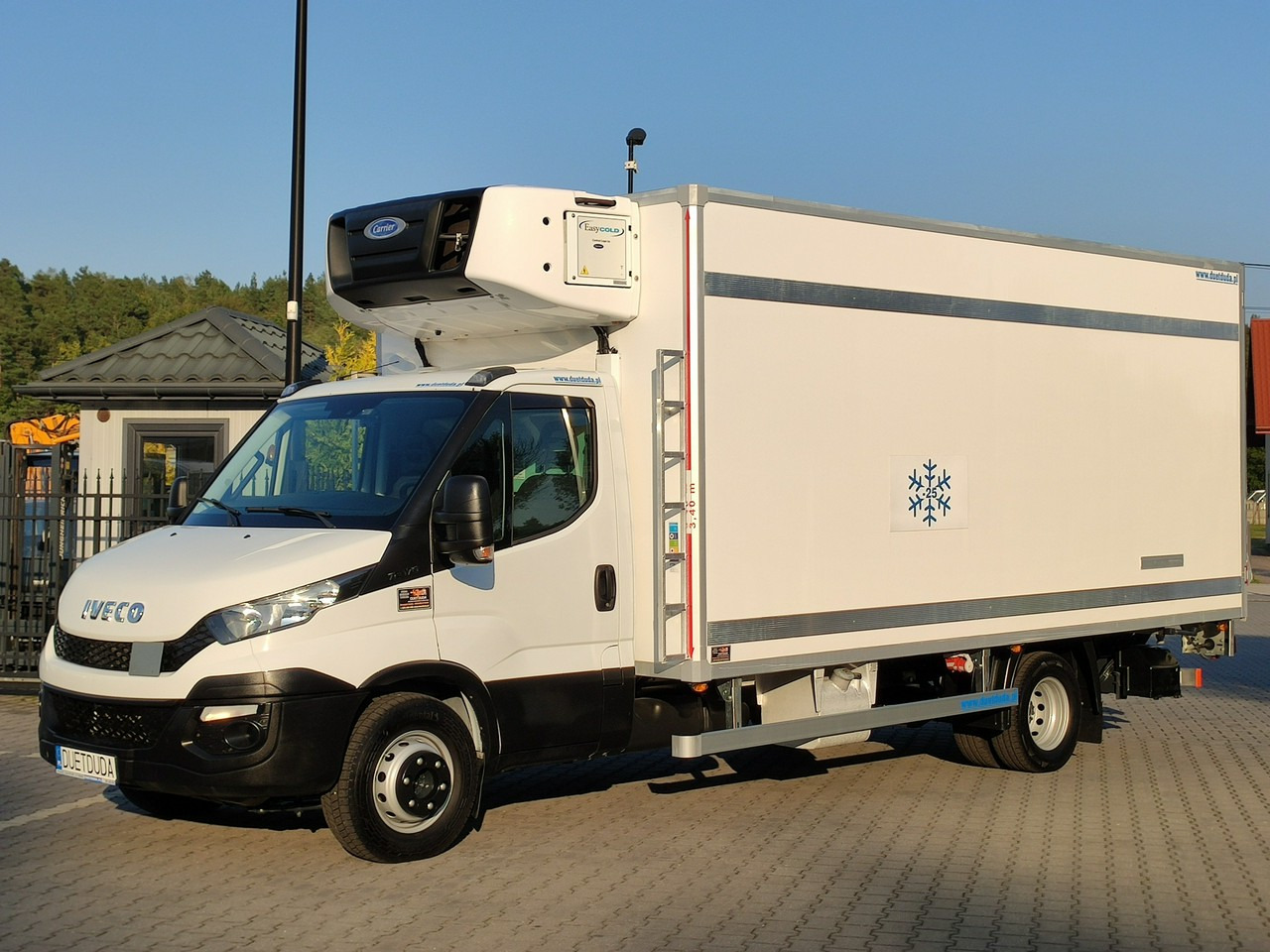 Iveco Daily 70C17 Mroźnia Ściana Grodziowa Multitemperatura - شاحنة مُبرّدة للتوصيل: صورة 4 Iveco Daily 70C17 Mroźnia Ściana Grodziowa Multitemperatura - شاحنة مُبرّدة للتوصيل: صورة 4