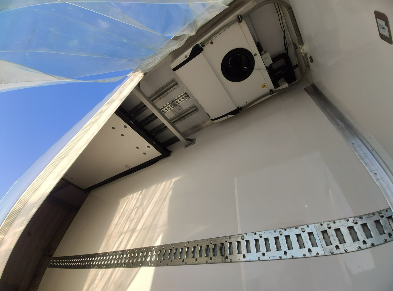 شاحنة مُبرّدة للتوصيل Iveco Daily 70C17 Mroźnia Ściana Grodziowa Multitemperatura: صورة 27 شاحنة مُبرّدة للتوصيل Iveco Daily 70C17 Mroźnia Ściana Grodziowa Multitemperatura: صورة 27