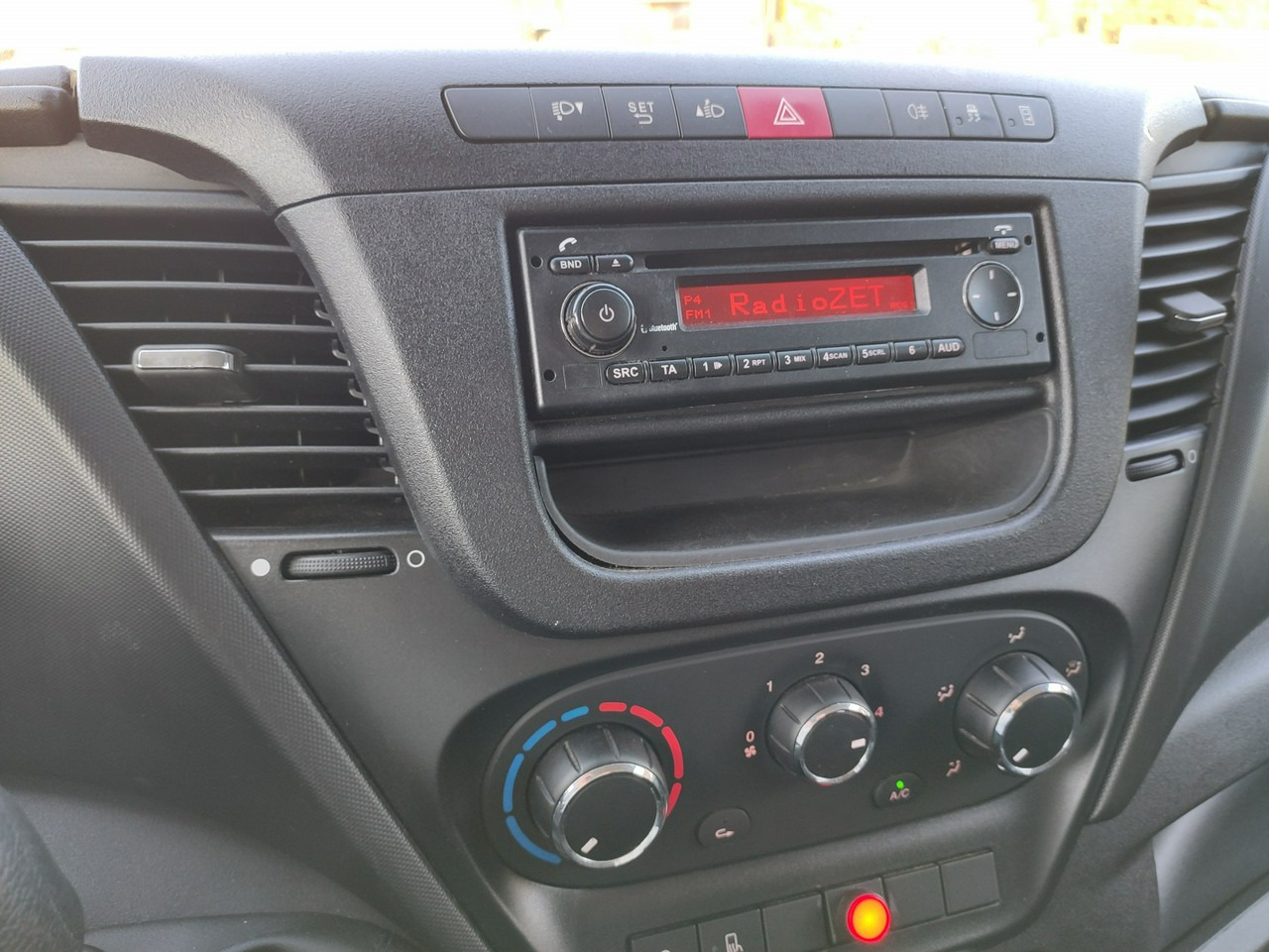 شاحنة مُبرّدة للتوصيل Iveco Daily 70C17 Mroźnia Ściana Grodziowa Multitemperatura: صورة 30 شاحنة مُبرّدة للتوصيل Iveco Daily 70C17 Mroźnia Ściana Grodziowa Multitemperatura: صورة 30