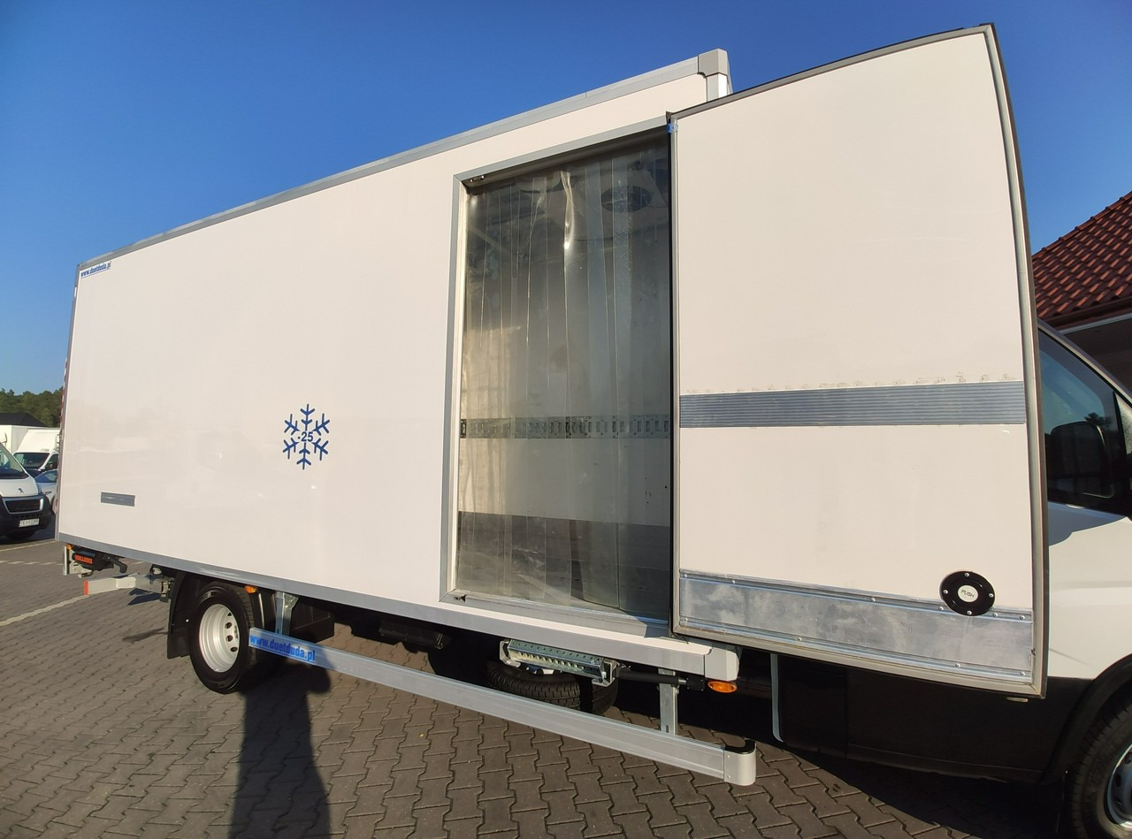 شاحنة مُبرّدة للتوصيل Iveco Daily 70C17 Mroźnia Ściana Grodziowa Multitemperatura: صورة 7 شاحنة مُبرّدة للتوصيل Iveco Daily 70C17 Mroźnia Ściana Grodziowa Multitemperatura: صورة 7