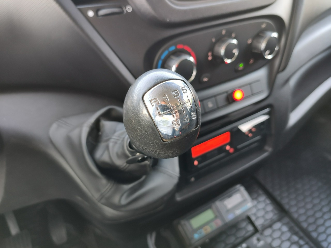 شاحنة مُبرّدة للتوصيل Iveco Daily 70C17 Mroźnia Ściana Grodziowa Multitemperatura: صورة 28 شاحنة مُبرّدة للتوصيل Iveco Daily 70C17 Mroźnia Ściana Grodziowa Multitemperatura: صورة 28