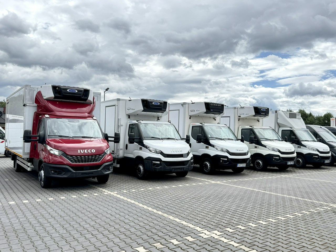 Iveco Daily 72C18 Mroźnia Ściana Grodziowa Podwójny Parownik - شاحنة مُبرّدة للتوصيل: صورة 1 Iveco Daily 72C18 Mroźnia Ściana Grodziowa Podwójny Parownik - شاحنة مُبرّدة للتوصيل: صورة 1