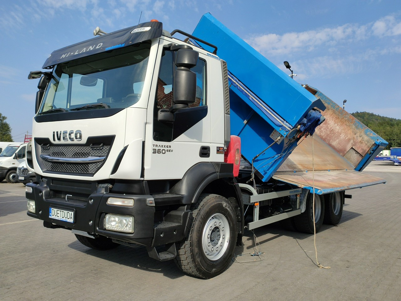 Iveco Trakker 360 EEV Manual 6x4 Wywrot 3-stronny Hydroburta Bok i Tył - شاحنة قلاب: صورة 1 Iveco Trakker 360 EEV Manual 6x4 Wywrot 3-stronny Hydroburta Bok i Tył - شاحنة قلاب: صورة 1