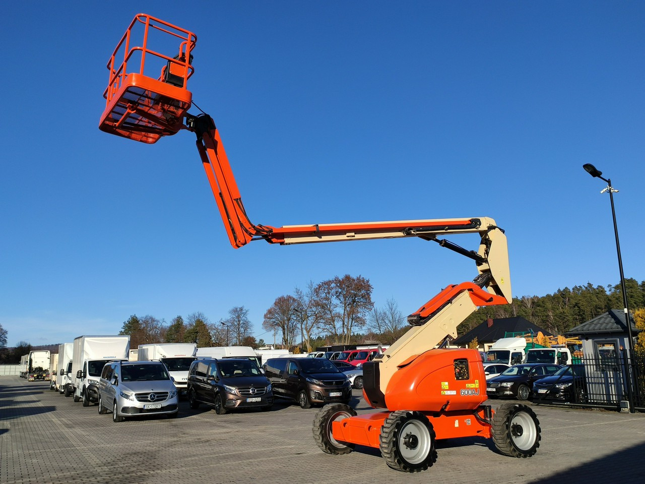 JLG 600AJ 4x4 PODNOŚNIK PRZEGUBOWY - شاحنة ذراع مفصلي: صورة 1 JLG 600AJ 4x4 PODNOŚNIK PRZEGUBOWY - شاحنة ذراع مفصلي: صورة 1