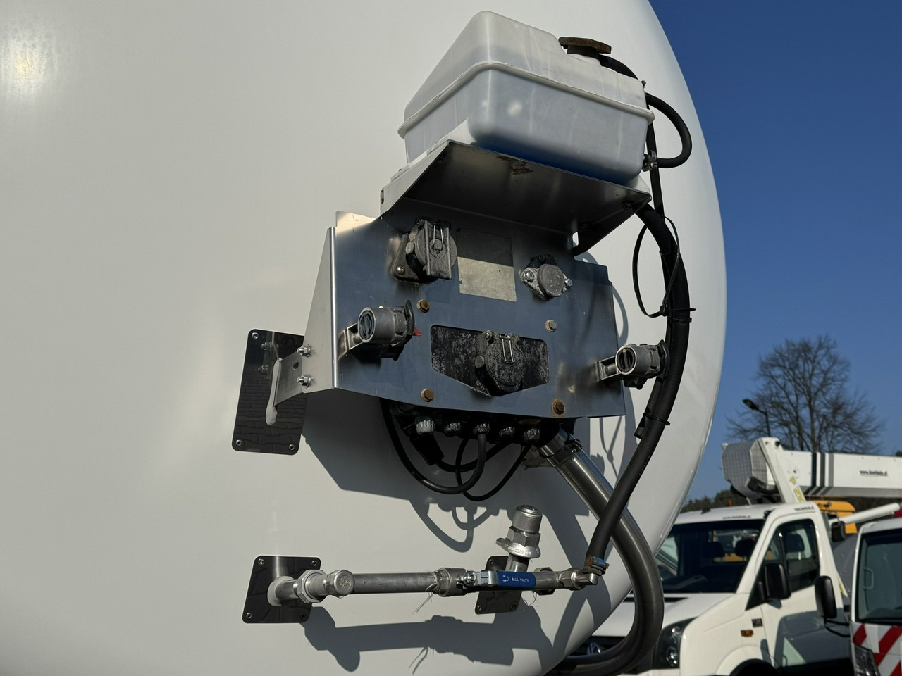 Lag Spożywcza Magyar Izolowana Webasto Pompa Elektryczna do Zrzutu - نصف مقطورة صهريج: صورة 5 Lag Spożywcza Magyar Izolowana Webasto Pompa Elektryczna do Zrzutu - نصف مقطورة صهريج: صورة 5