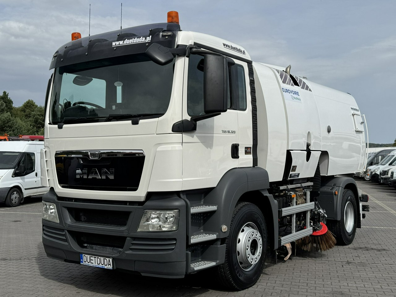 MAN TGS 18.320 E5 BUCHER OPTIFANT 8000 Zamiatarka Uliczna - سياره كنس شوارع: صورة 4 MAN TGS 18.320 E5 BUCHER OPTIFANT 8000 Zamiatarka Uliczna - سياره كنس شوارع: صورة 4