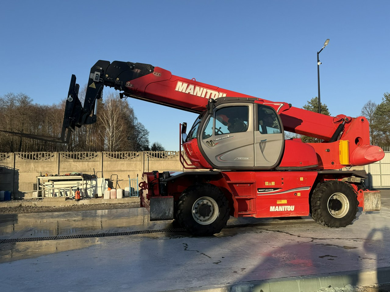 Manitou MRT 2470 + PRIVILEGE ST4 S1 ROTO Ładowarka Teleskopowa - آليات: صورة 1 Manitou MRT 2470 + PRIVILEGE ST4 S1 ROTO Ładowarka Teleskopowa - آليات: صورة 1