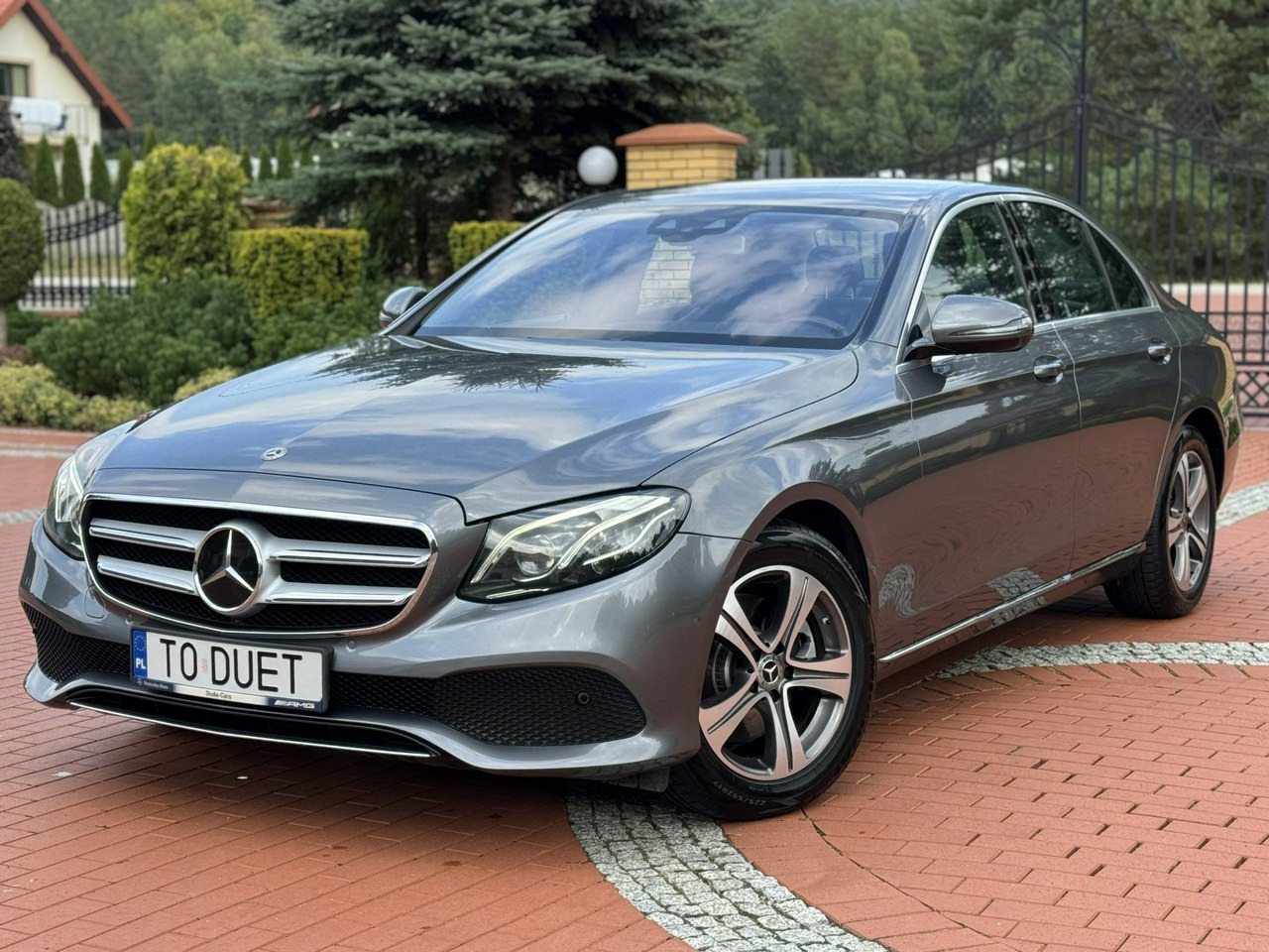 Mercedes E 220 - سيدان: صورة 3 Mercedes E 220 - سيدان: صورة 3