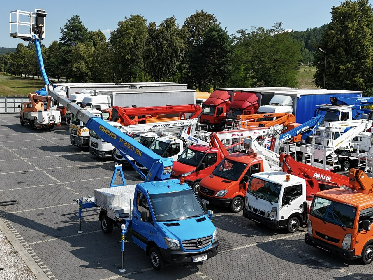 Mercedes Sprinter - منصة تلسكوبية محمولة على شاحنة: صورة 2 Mercedes Sprinter - منصة تلسكوبية محمولة على شاحنة: صورة 2