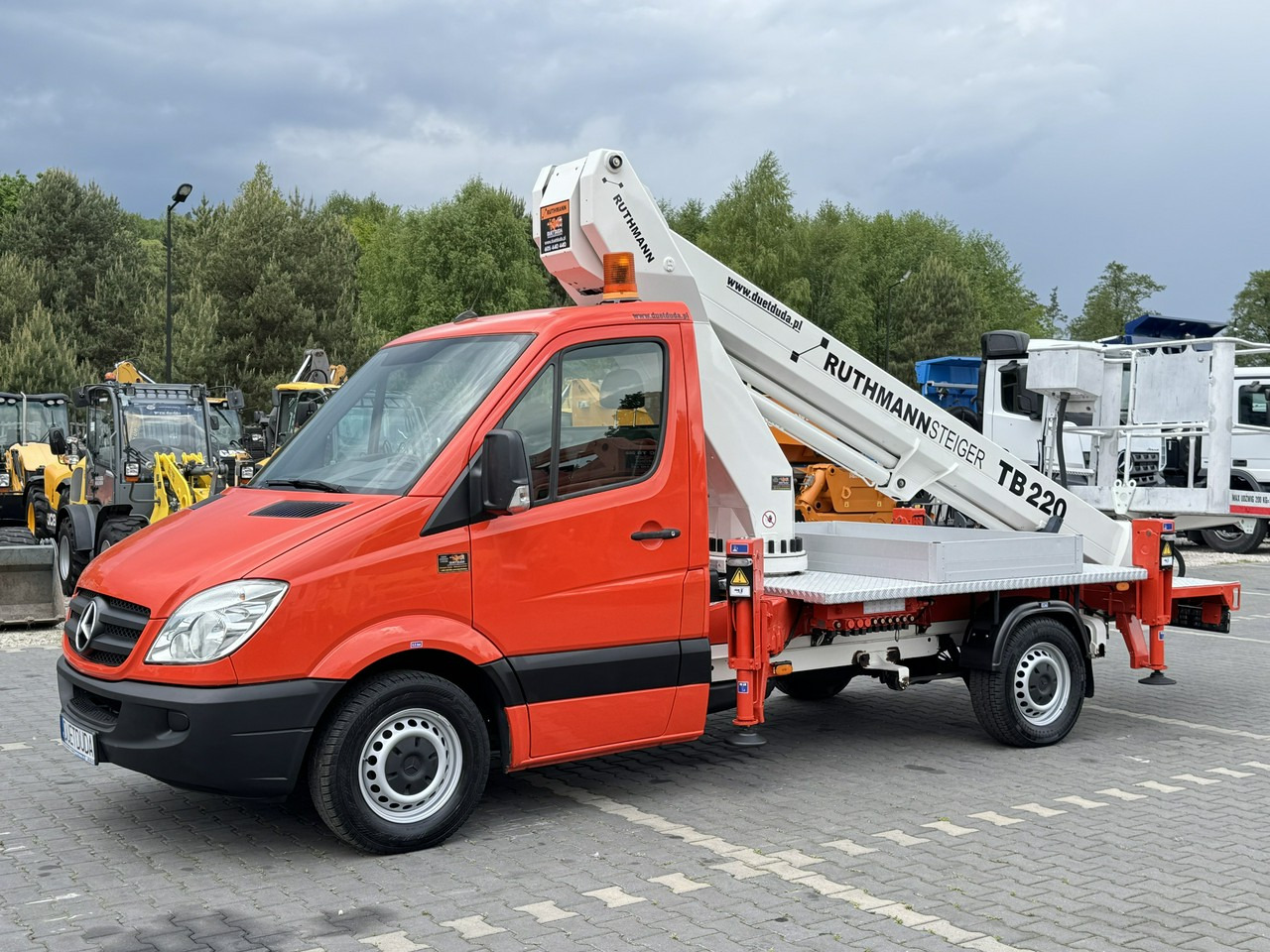 Mercedes Sprinter - منصة تلسكوبية محمولة على شاحنة: صورة 3 Mercedes Sprinter - منصة تلسكوبية محمولة على شاحنة: صورة 3