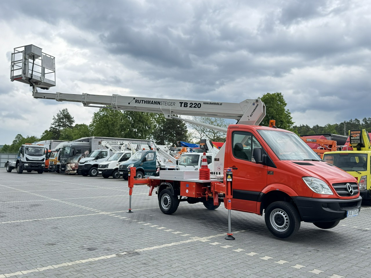 Mercedes Sprinter - منصة تلسكوبية محمولة على شاحنة: صورة 1 Mercedes Sprinter - منصة تلسكوبية محمولة على شاحنة: صورة 1