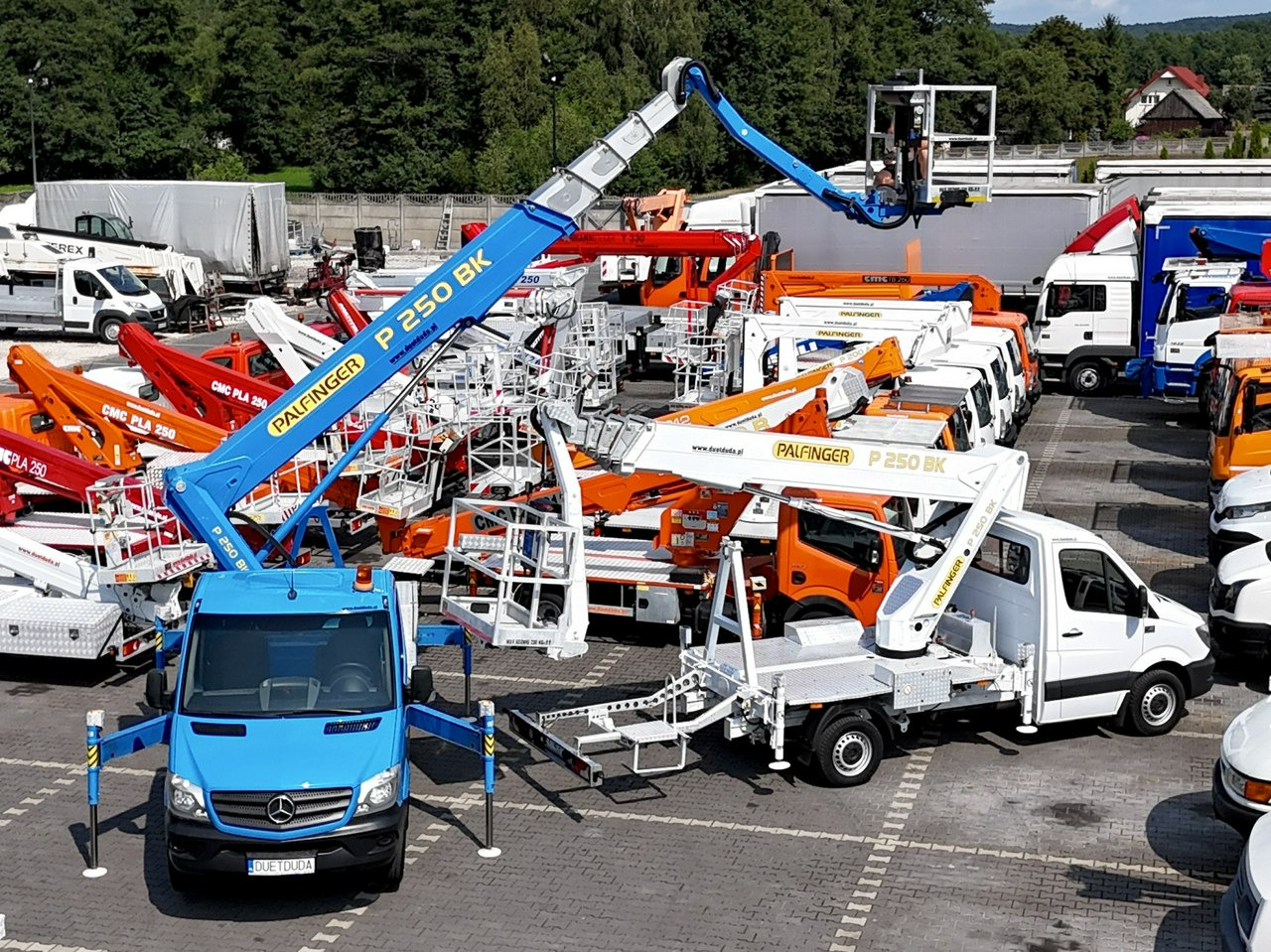 Mercedes Sprinter - منصة تلسكوبية محمولة على شاحنة: صورة 1 Mercedes Sprinter - منصة تلسكوبية محمولة على شاحنة: صورة 1
