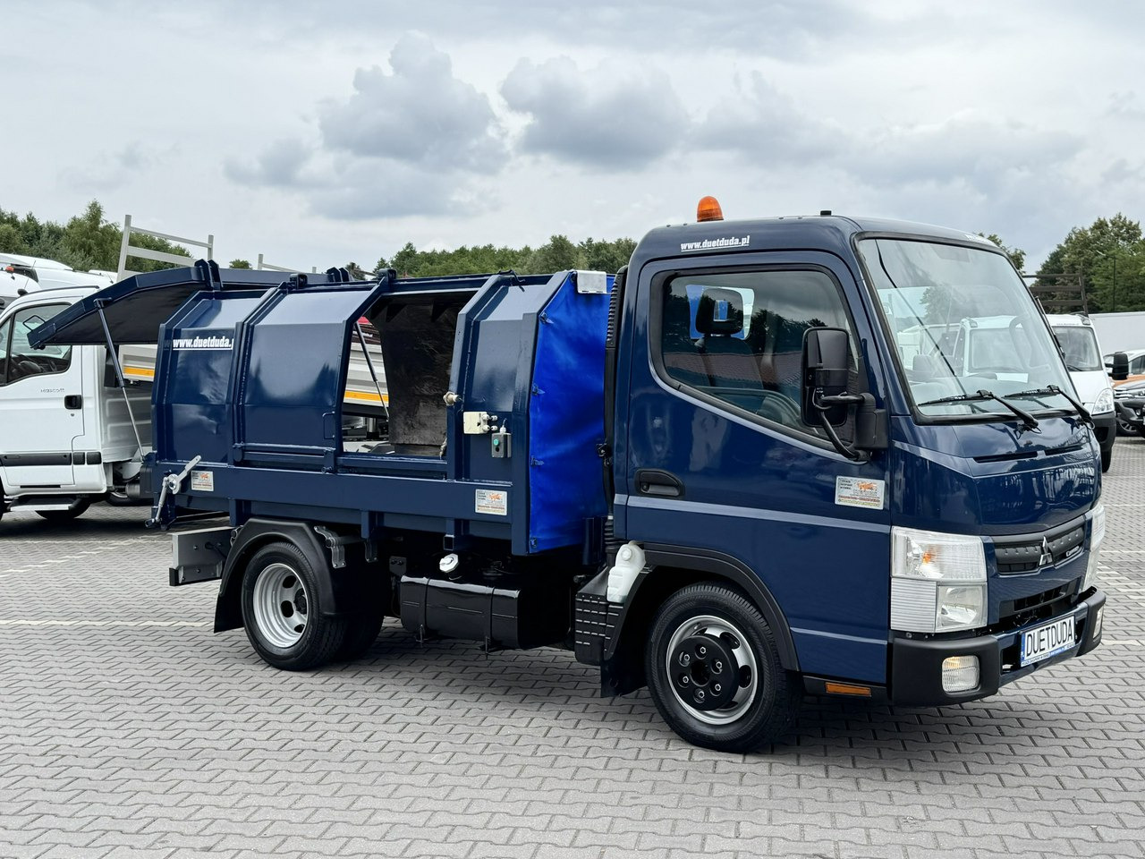 Mitsubishi Canter - شاحنة النفايات: صورة 2 Mitsubishi Canter - شاحنة النفايات: صورة 2