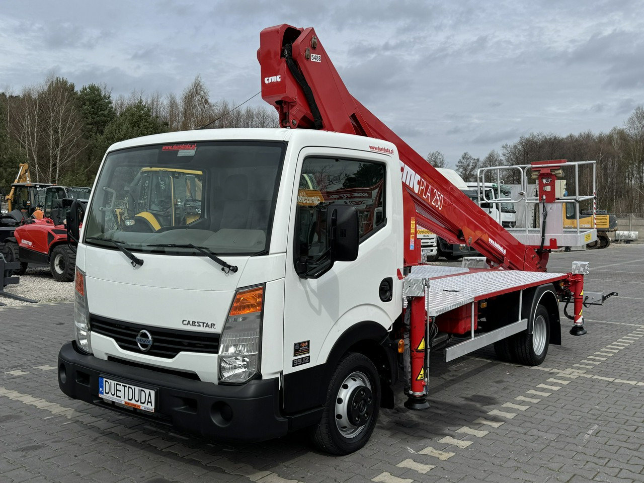 Nissan Cabstar - منصة تلسكوبية محمولة على شاحنة: صورة 4 Nissan Cabstar - منصة تلسكوبية محمولة على شاحنة: صورة 4