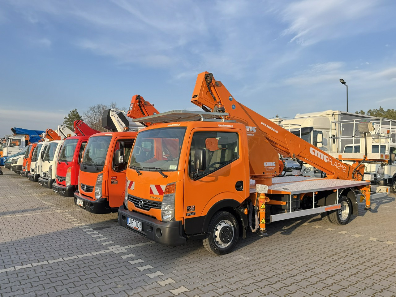 Nissan Cabstar - منصة تلسكوبية محمولة على شاحنة: صورة 1 Nissan Cabstar - منصة تلسكوبية محمولة على شاحنة: صورة 1