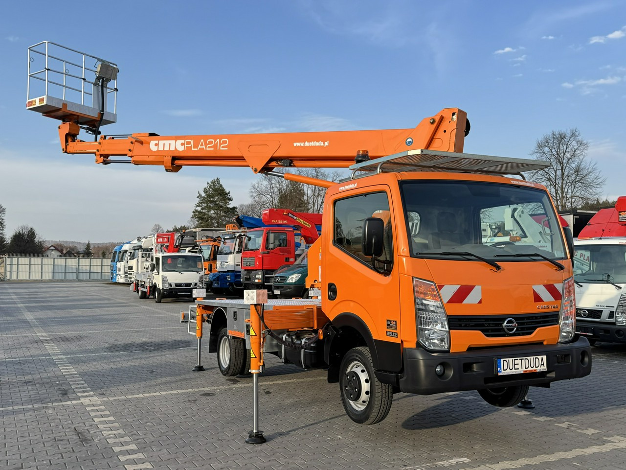 Nissan Cabstar - منصة تلسكوبية محمولة على شاحنة: صورة 2 Nissan Cabstar - منصة تلسكوبية محمولة على شاحنة: صورة 2