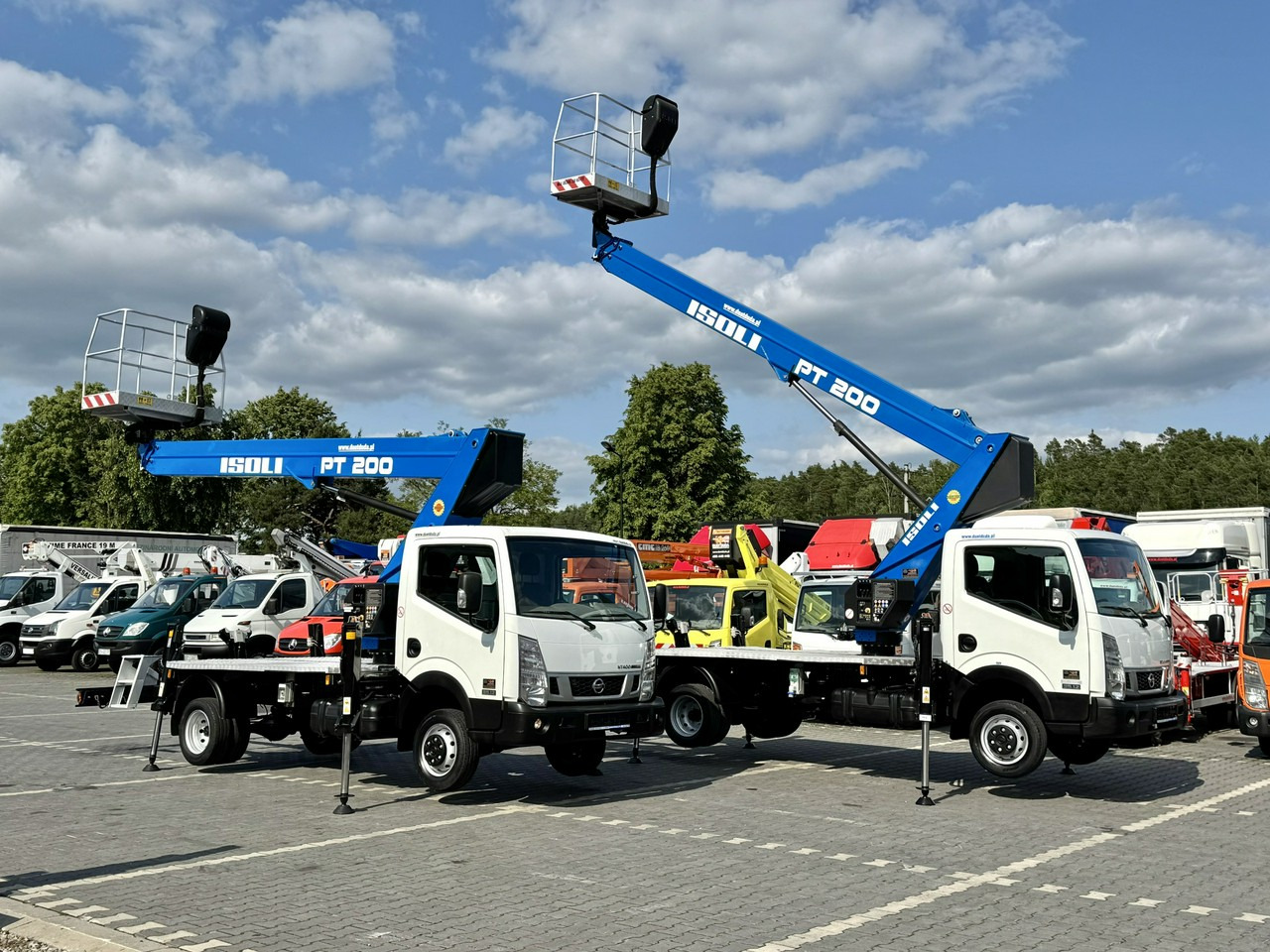 منصة تلسكوبية محمولة على شاحنة Nissan Cabstar: صورة 1