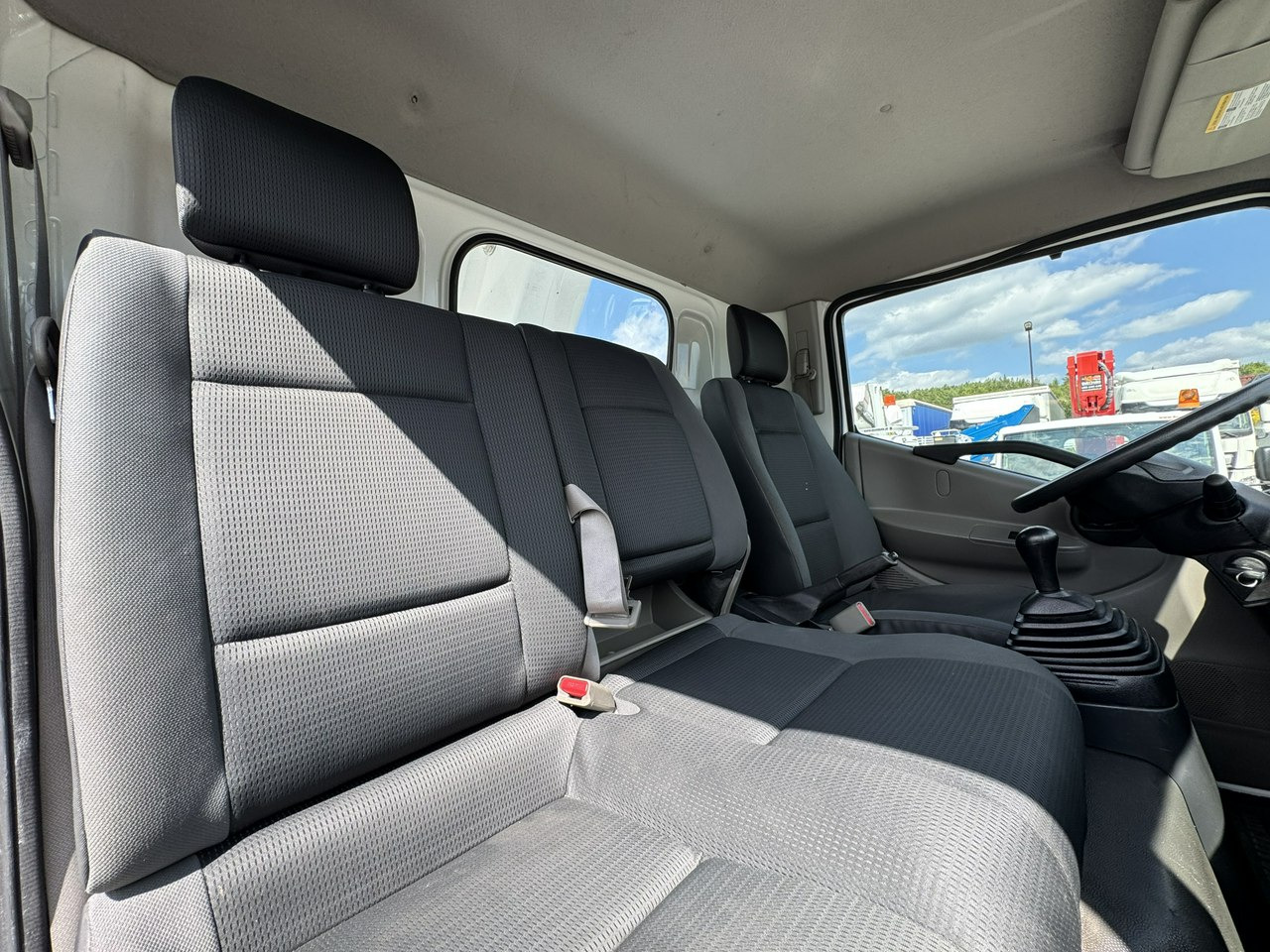 Nissan Cabstar Nissan Cabstar: صورة 30