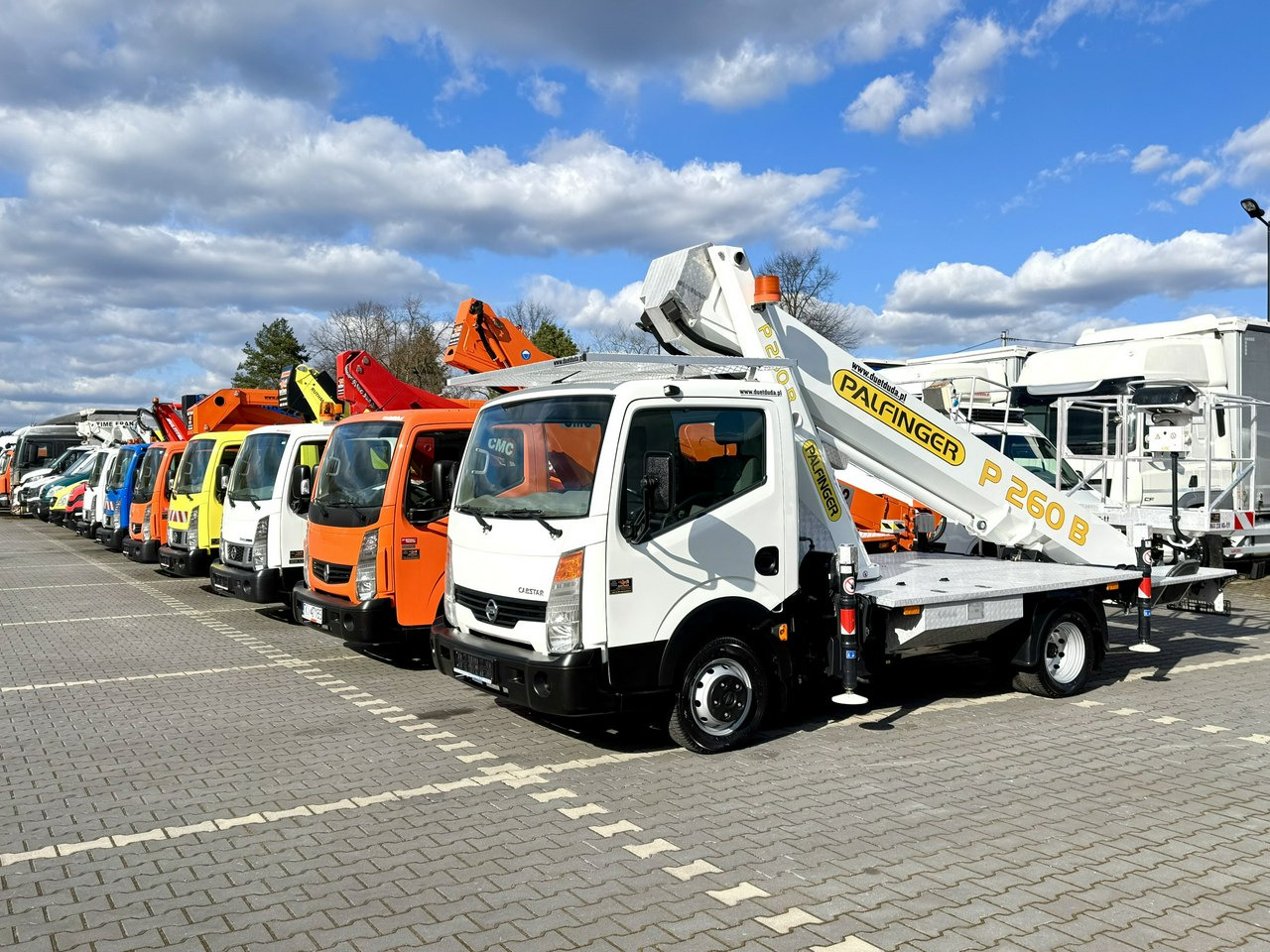 Nissan Cabstar - منصة تلسكوبية محمولة على شاحنة: صورة 1 Nissan Cabstar - منصة تلسكوبية محمولة على شاحنة: صورة 1