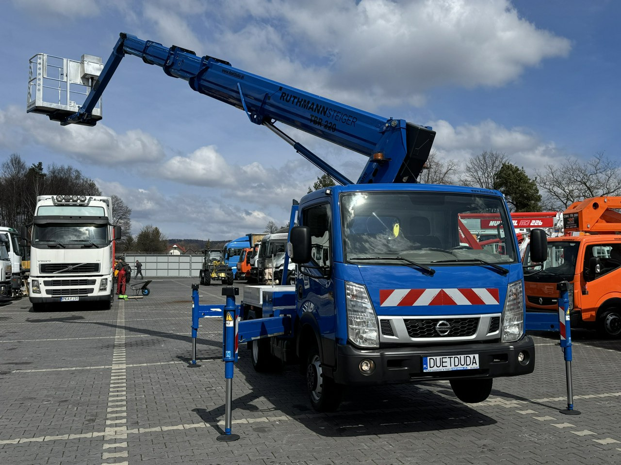Nissan Cabstar - منصة تلسكوبية محمولة على شاحنة: صورة 2 Nissan Cabstar - منصة تلسكوبية محمولة على شاحنة: صورة 2