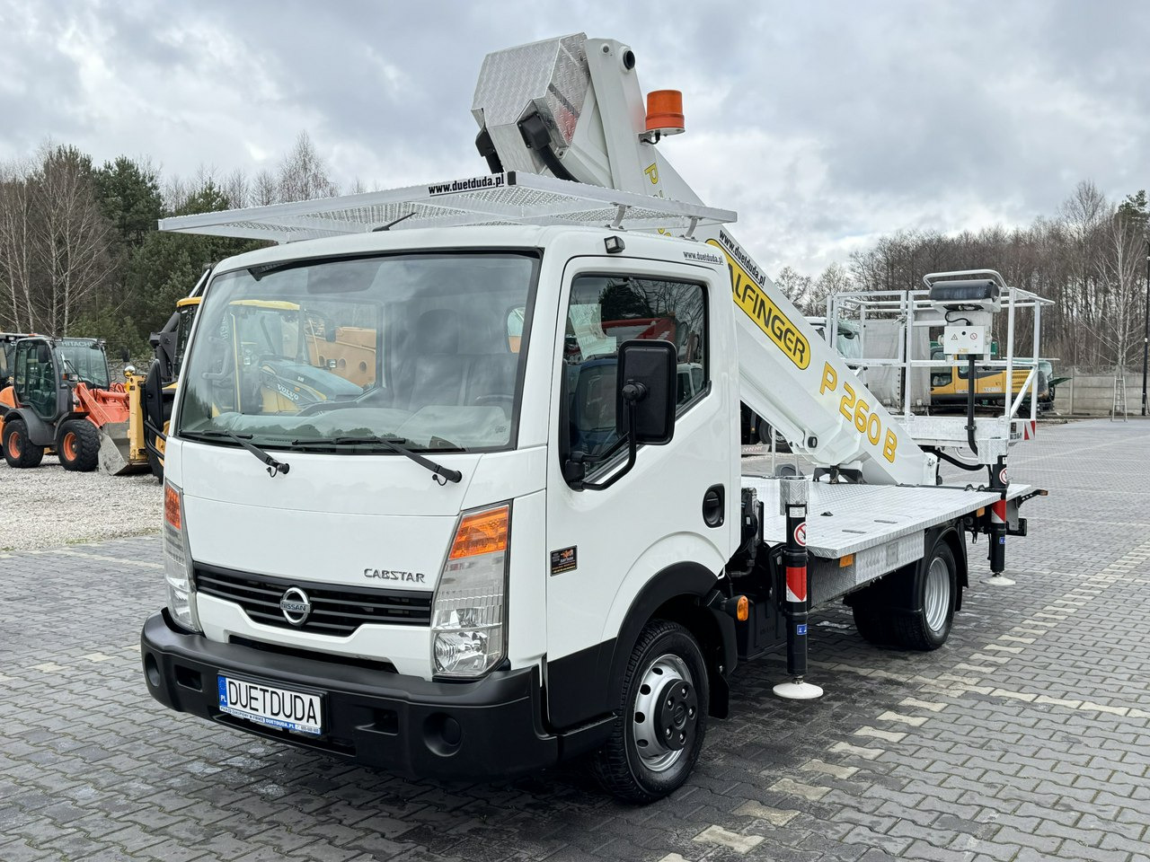 Nissan Cabstar - منصة تلسكوبية محمولة على شاحنة: صورة 3 Nissan Cabstar - منصة تلسكوبية محمولة على شاحنة: صورة 3