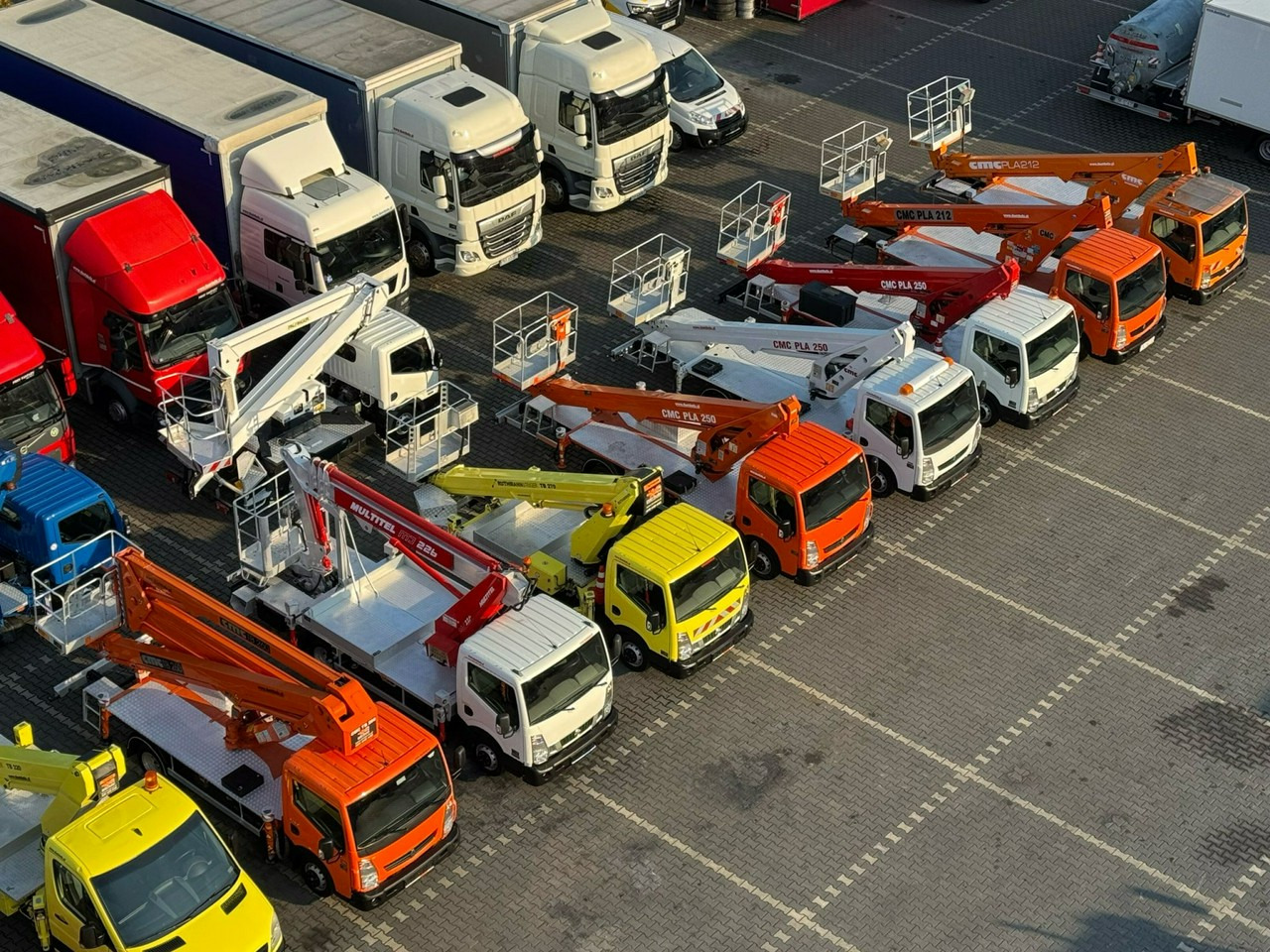 Nissan Cabstar - منصة تلسكوبية محمولة على شاحنة: صورة 2 Nissan Cabstar - منصة تلسكوبية محمولة على شاحنة: صورة 2