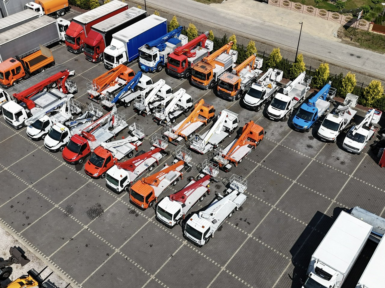 Nissan Zwyżka Podnośnik Koszowy 4X4 CABSTAR MAXITY SPRINTER - منصة تلسكوبية محمولة على شاحنة: صورة 3 Nissan Zwyżka Podnośnik Koszowy 4X4 CABSTAR MAXITY SPRINTER - منصة تلسكوبية محمولة على شاحنة: صورة 3