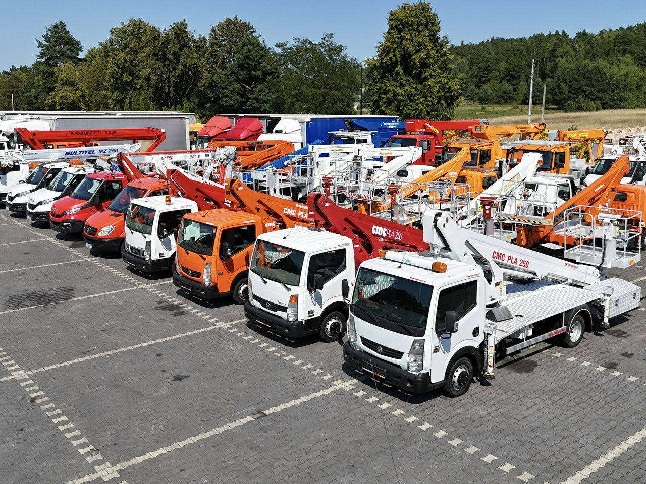 Nissan Zwyżka Podnośnik Koszowy 4X4 CABSTAR MAXITY SPRINTER - منصة تلسكوبية محمولة على شاحنة: صورة 1 Nissan Zwyżka Podnośnik Koszowy 4X4 CABSTAR MAXITY SPRINTER - منصة تلسكوبية محمولة على شاحنة: صورة 1