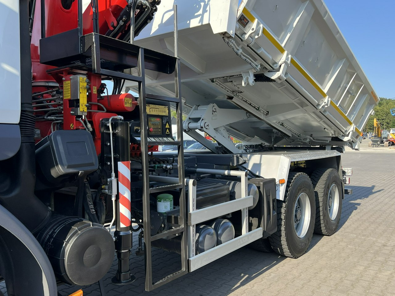 Renault Kerax 26.390 6x4 Mocny HDS FASSI F170 Sterowanie Radiowe - شاحنة قلاب, شاحنة كرين: صورة 5 Renault Kerax 26.390 6x4 Mocny HDS FASSI F170 Sterowanie Radiowe - شاحنة قلاب, شاحنة كرين: صورة 5