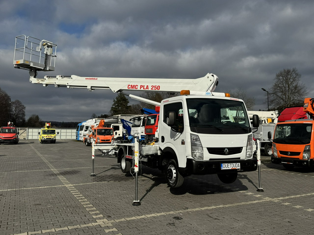 Renault Maxity - منصة تلسكوبية محمولة على شاحنة: صورة 2 Renault Maxity - منصة تلسكوبية محمولة على شاحنة: صورة 2