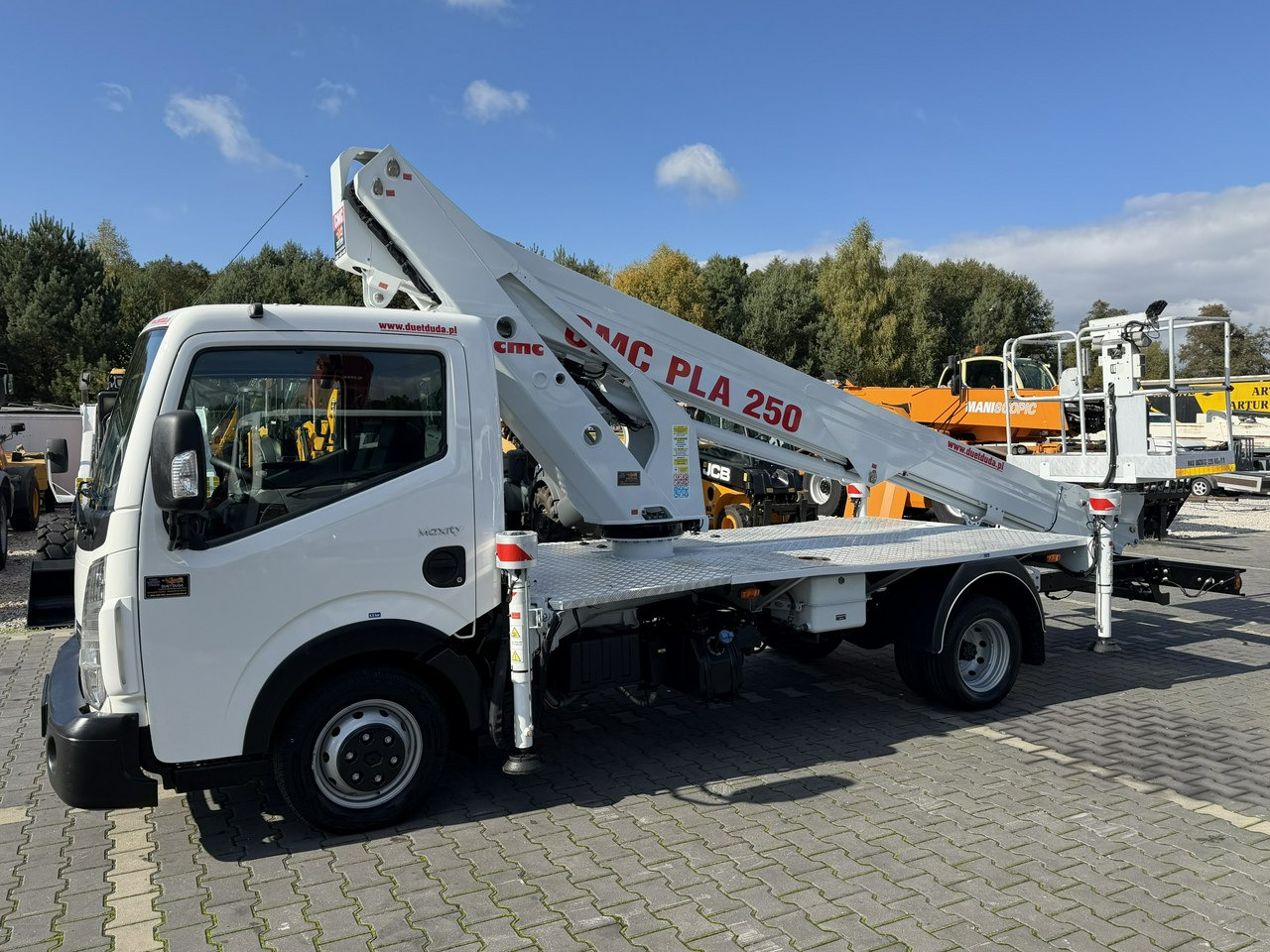 Renault Maxity - منصة تلسكوبية محمولة على شاحنة: صورة 2 Renault Maxity - منصة تلسكوبية محمولة على شاحنة: صورة 2