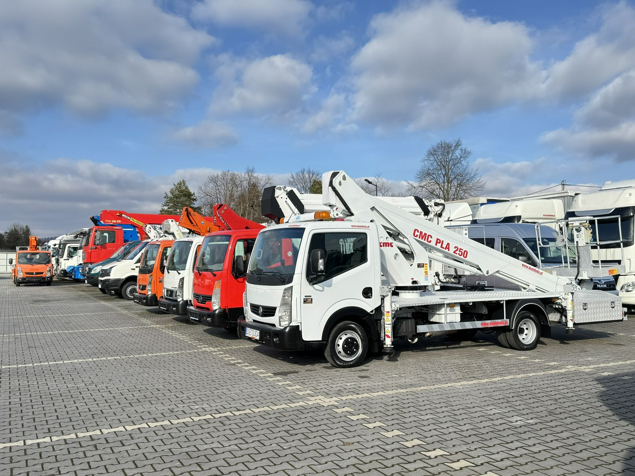 Renault Maxity - منصة تلسكوبية محمولة على شاحنة: صورة 1 Renault Maxity - منصة تلسكوبية محمولة على شاحنة: صورة 1