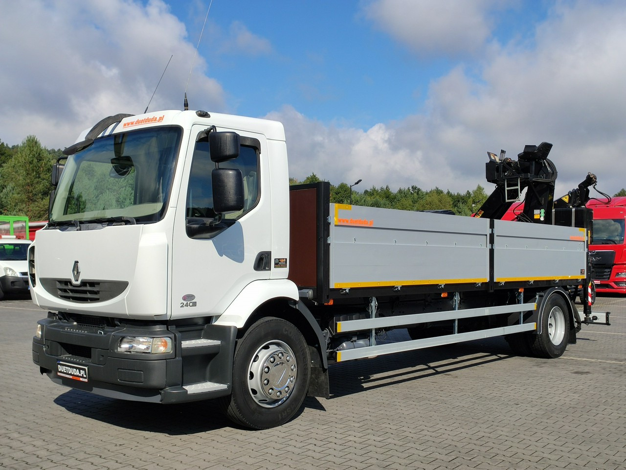 Renault Midlum 180.240DXI + HDS HYVA HB170E2 Udzwig 3.6Tony - شاحنات مسطحة, شاحنة كرين: صورة 2 Renault Midlum 180.240DXI + HDS HYVA HB170E2 Udzwig 3.6Tony - شاحنات مسطحة, شاحنة كرين: صورة 2