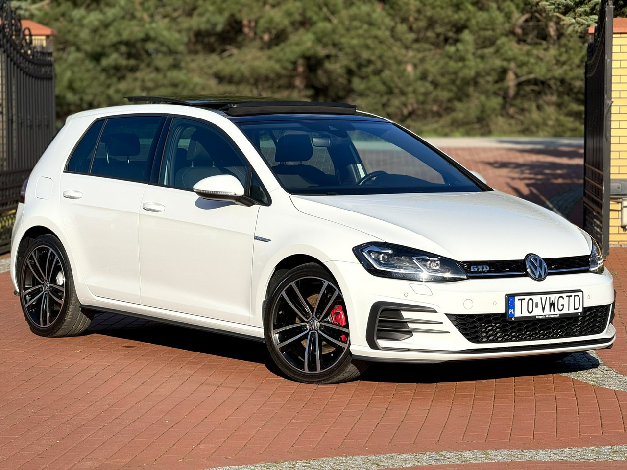 Volkswagen Golf - هاتشباك: صورة 1 Volkswagen Golf - هاتشباك: صورة 1